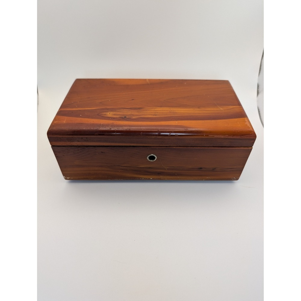 Vintage Lane Cedar Chest Keepsake Box Holthouse Furniture Franklin IN 9in NO key